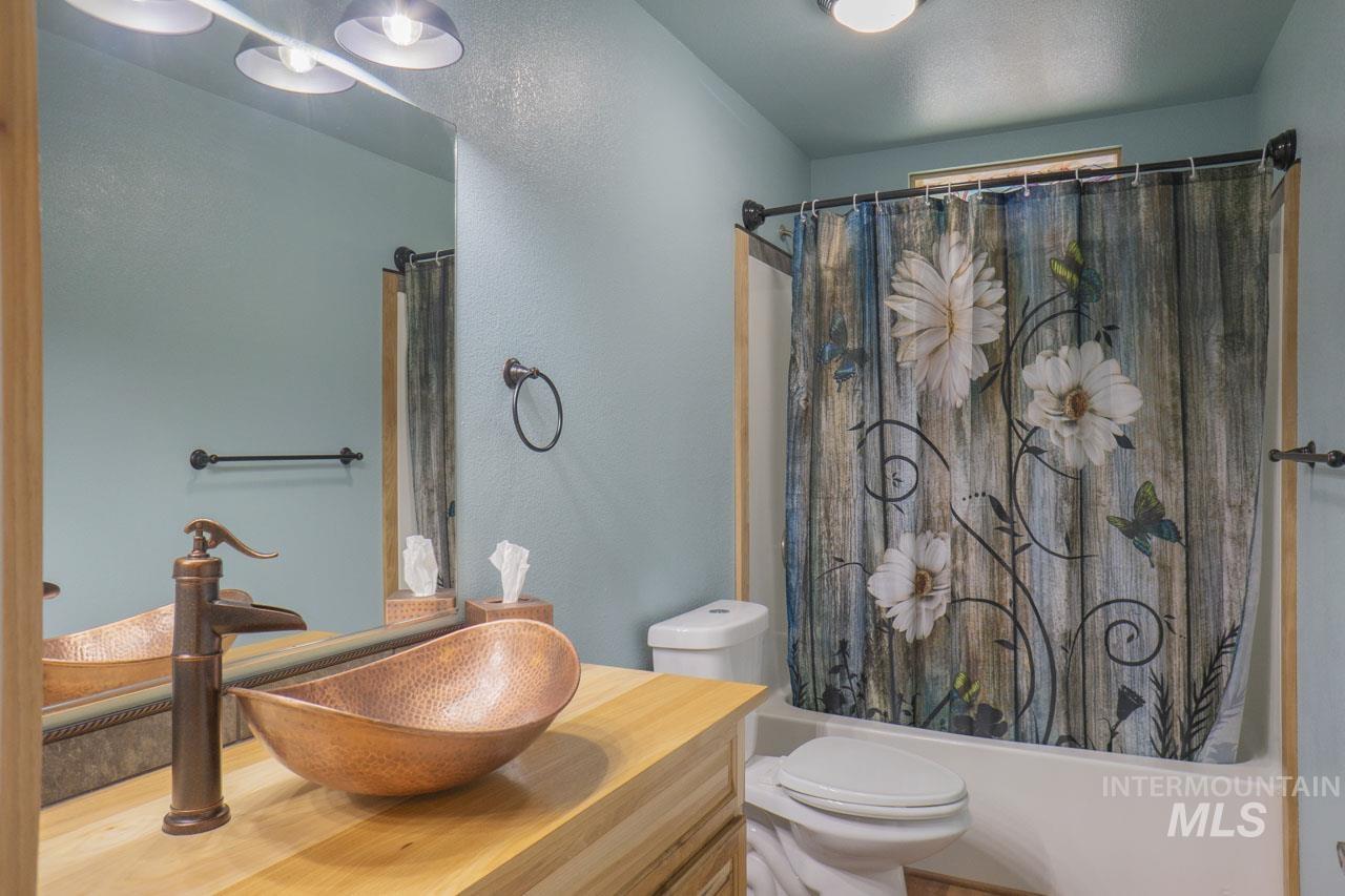 8 Jerusalem Rd., Horseshoe Bend, Idaho 83629, 5 Bedrooms, 4 Bathrooms, Residential For Sale, Price $699,000,MLS 98895610