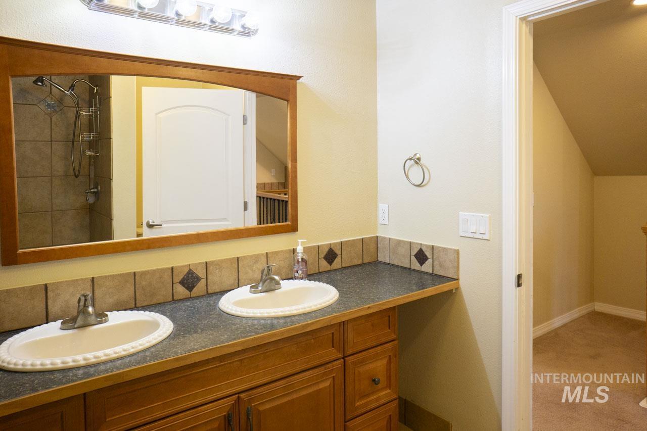 8 Jerusalem Rd., Horseshoe Bend, Idaho 83629, 5 Bedrooms, 4 Bathrooms, Residential For Sale, Price $699,000,MLS 98895610