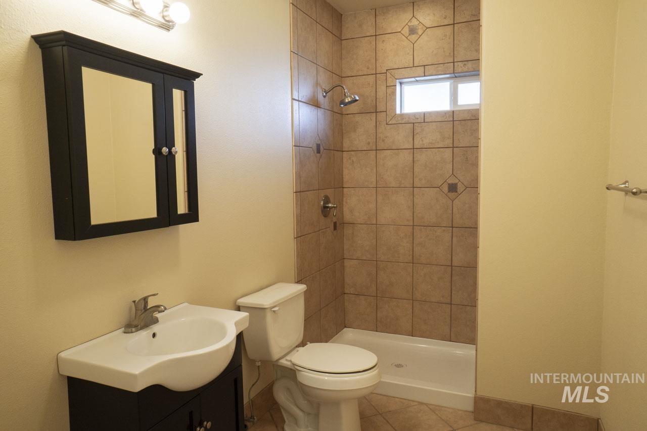 8 Jerusalem Rd., Horseshoe Bend, Idaho 83629, 5 Bedrooms, 4 Bathrooms, Residential For Sale, Price $699,000,MLS 98895610