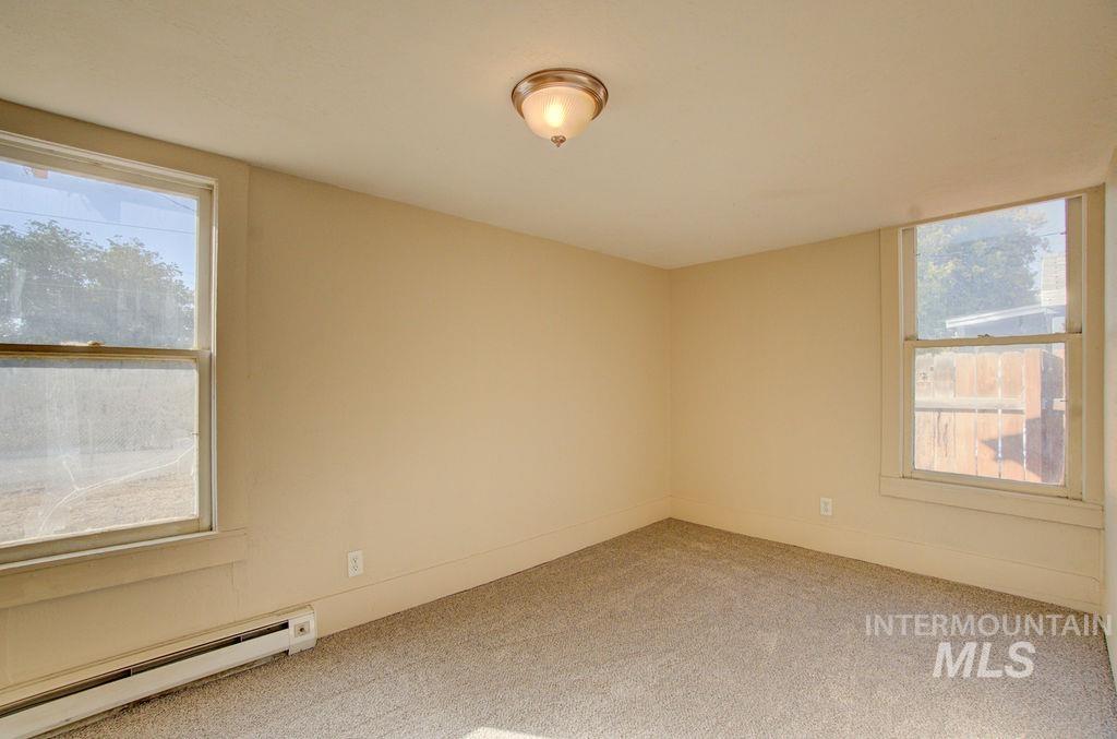 419 Van Buren, Twin Falls, Idaho 83301-4766, 2 Bedrooms, 1 Bathroom, Residential Income For Sale, Price $210,000, 98895674