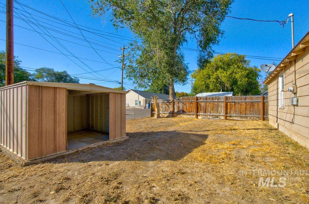419 Van Buren, Twin Falls, Idaho 83301-4766, 2 Bedrooms, 1 Bathroom, Residential Income For Sale, Price $210,000, 98895674