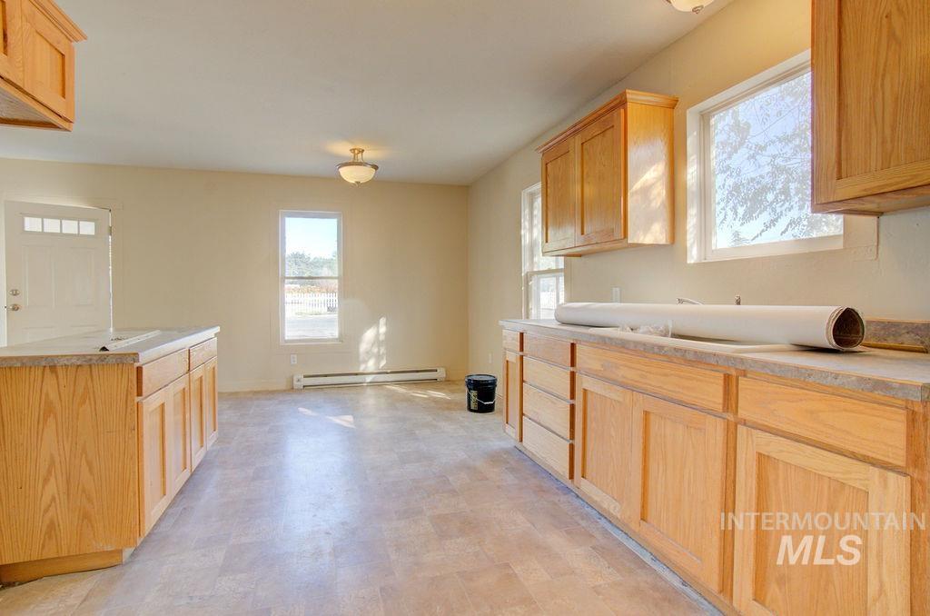 419 Van Buren, Twin Falls, Idaho 83301-4766, 2 Bedrooms, 1 Bathroom, Residential Income For Sale, Price $210,000, 98895674