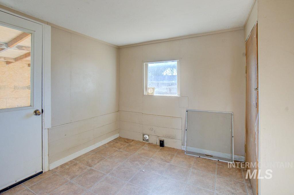419 Van Buren, Twin Falls, Idaho 83301-4766, 2 Bedrooms, 1 Bathroom, Residential Income For Sale, Price $210,000, 98895674
