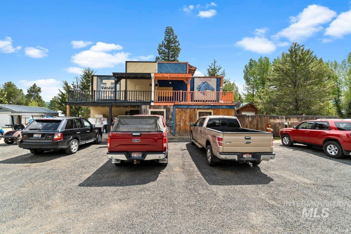 10694 Highway 55, Cascade, Idaho 83611, 10 Bedrooms, 10 Rooms, Business/Commercial For Sale, Price $1,750,000,MLS 98895771
