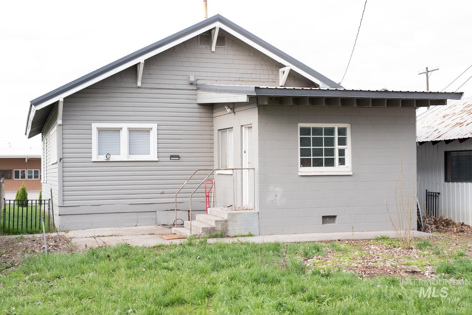 324 W Commercial St., Weiser, Idaho 83672, 2 Bedrooms, 1 Bathroom, Residential For Sale, Price $249,000,MLS 98895926