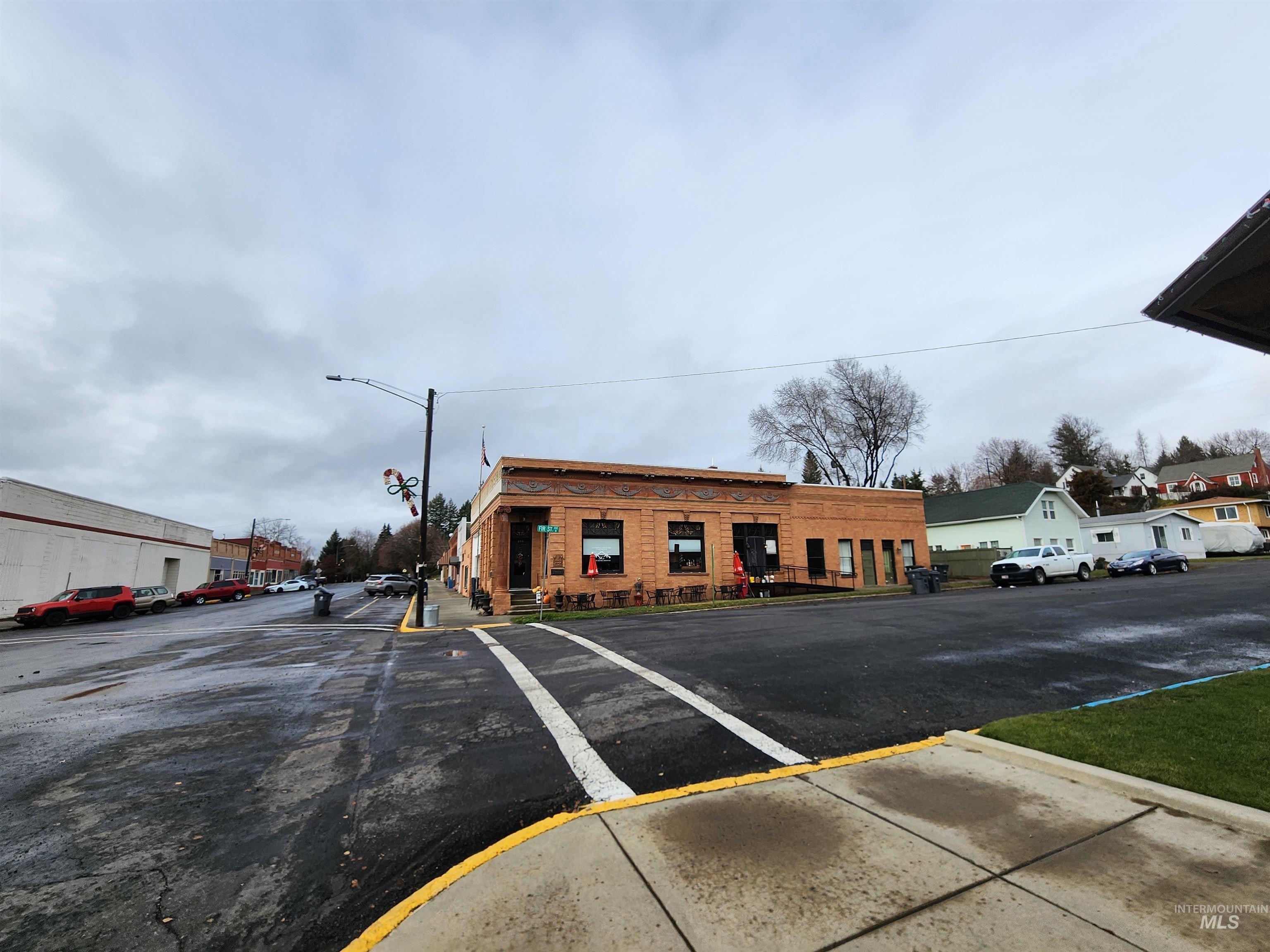 132 E Walnut St., Genesee, Idaho 83832, 5 Bedrooms, Business/Commercial For Sale, Price $375,000,MLS 98896846