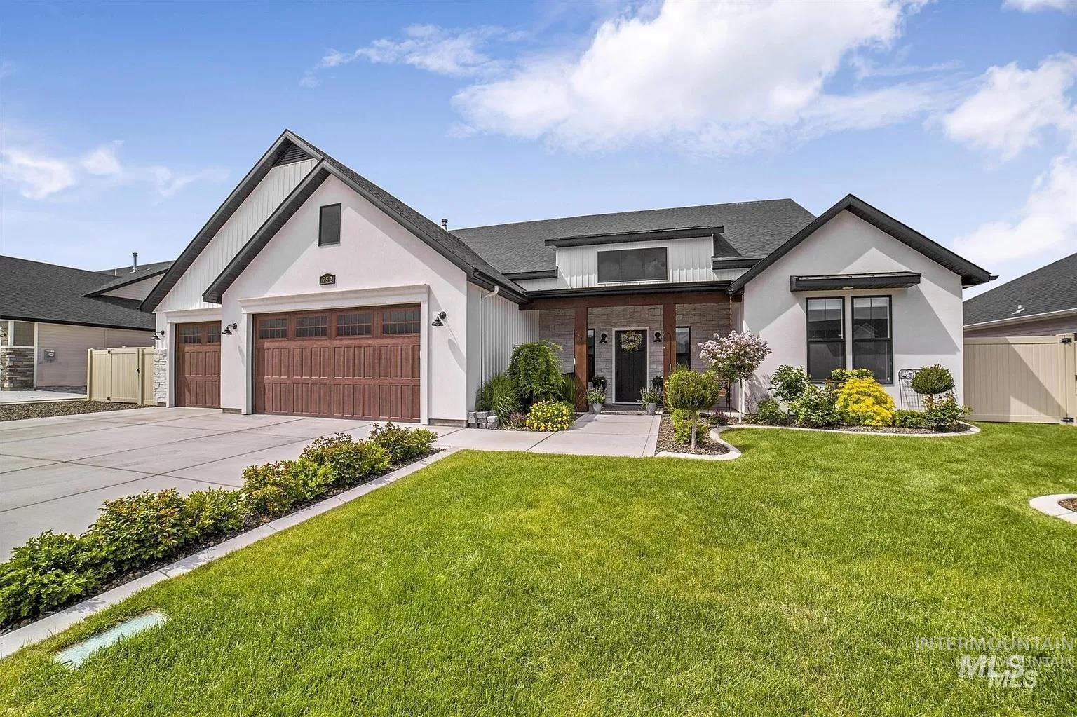 752 Mossview Ave, Twin Falls, Idaho 83301, 4 Bedrooms, 3 Bathrooms, Residential For Sale, Price $687,900,MLS 98897202
