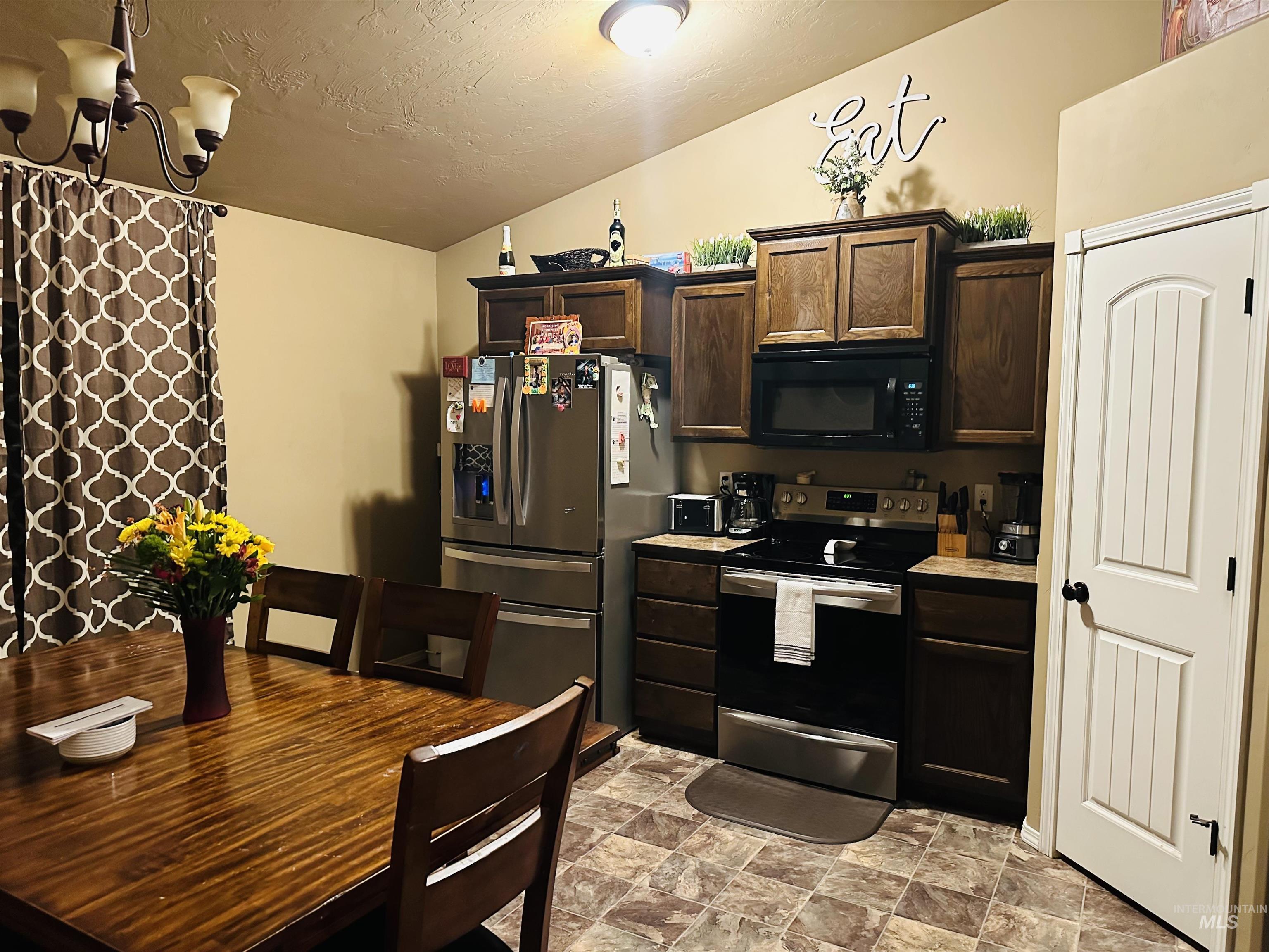 2013 PALACE PLACE, Heyburn, Idaho 83336, 3 Bedrooms, 2 Bathrooms, Residential For Sale, Price $317,500,MLS 98897267