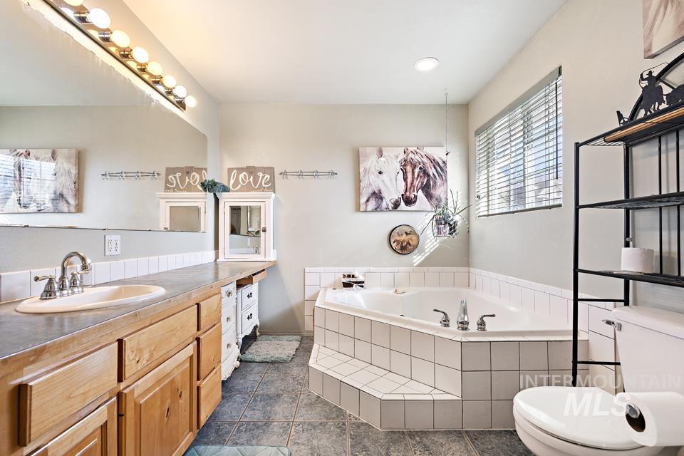 2960 Lytle Blvd, Nyssa, Oregon 97913, 3 Bedrooms, 2 Bathrooms, Residential For Sale, Price $750,000,MLS 98897823