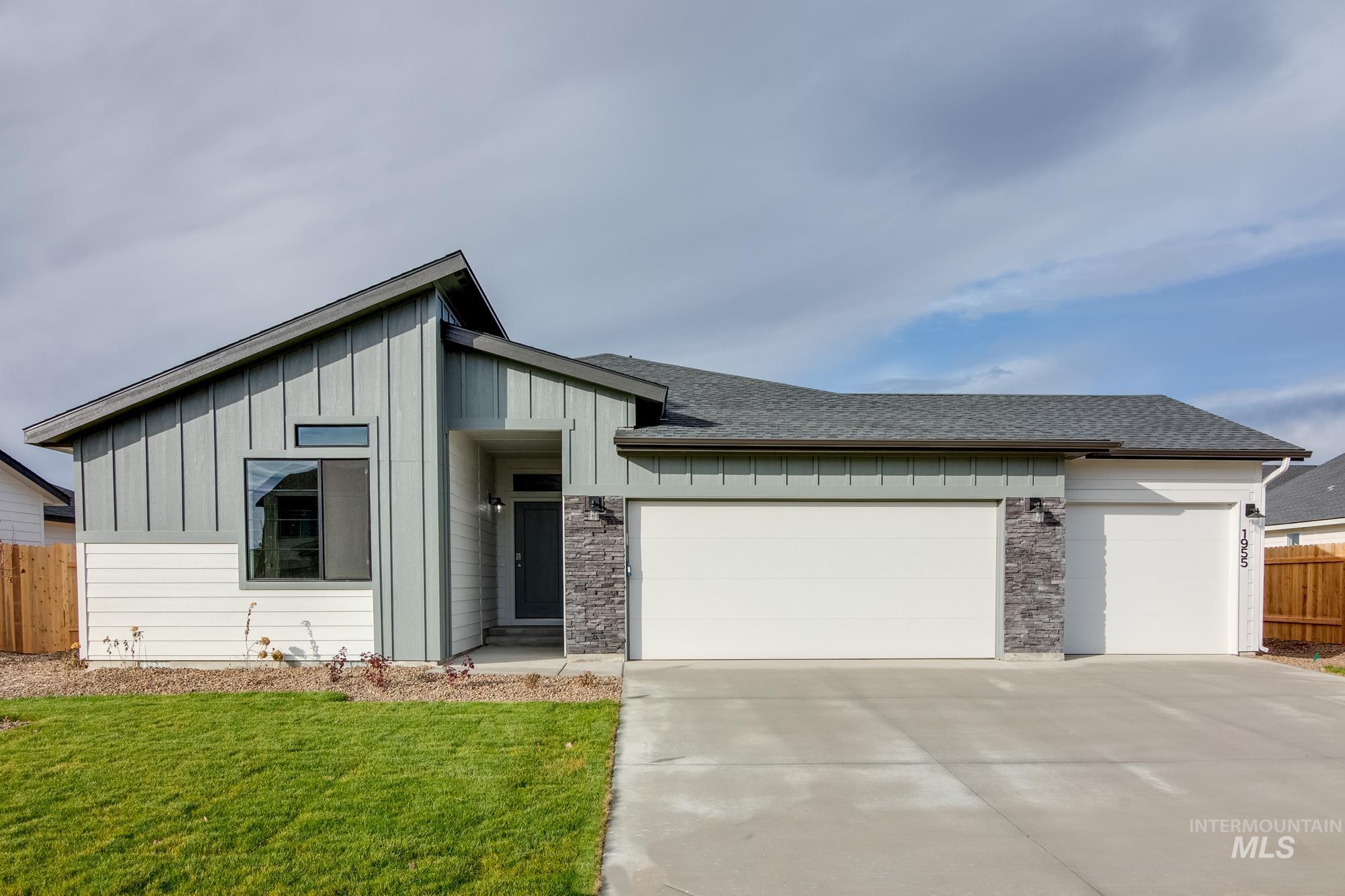 1835 SW Besra Dr, Mountain Home, Idaho 83647, 4 Bedrooms, 2 Bathrooms, Residential For Sale, Price $386,990,MLS 98898302