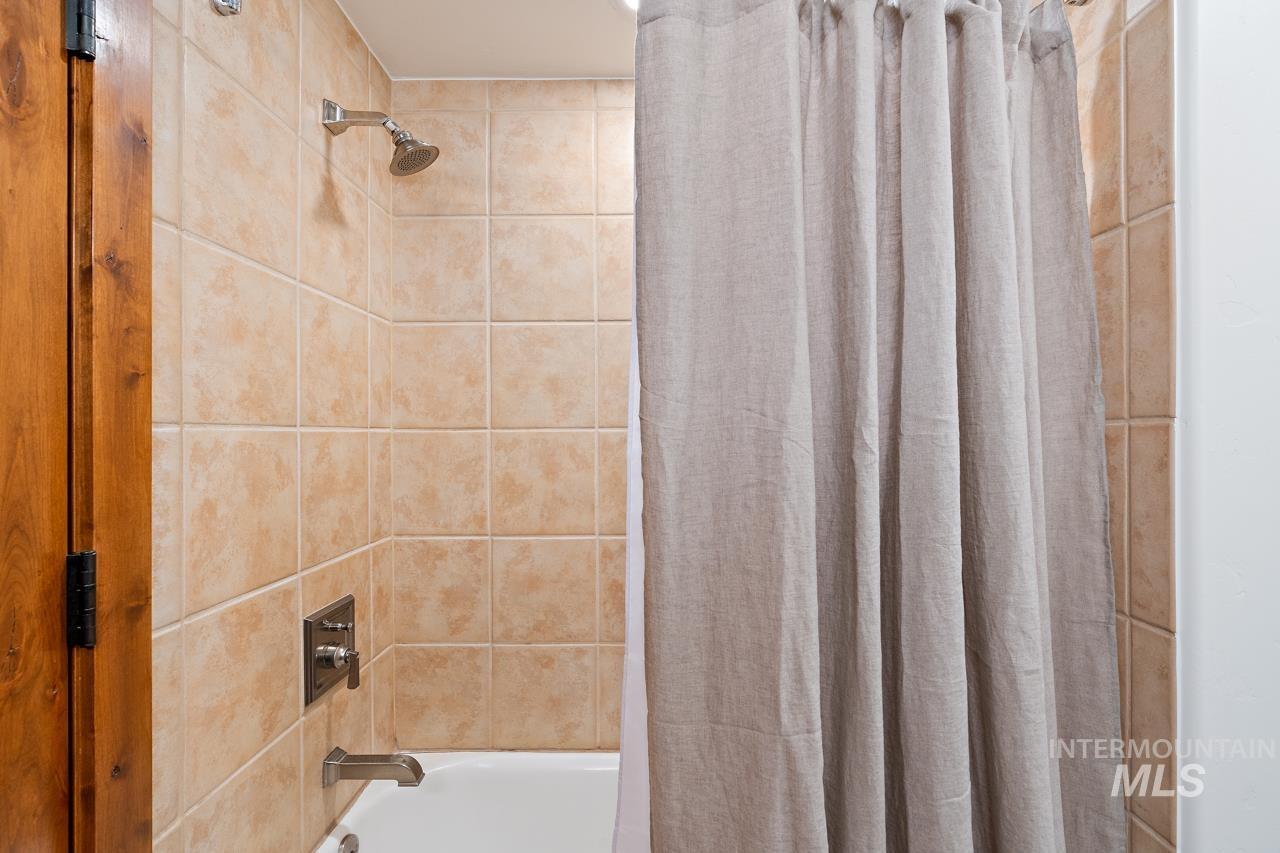 75 Arling Center Ct, Donnelly, Idaho 83615, 1 Bathroom, Residential For Sale, Price $419,000, 98898381