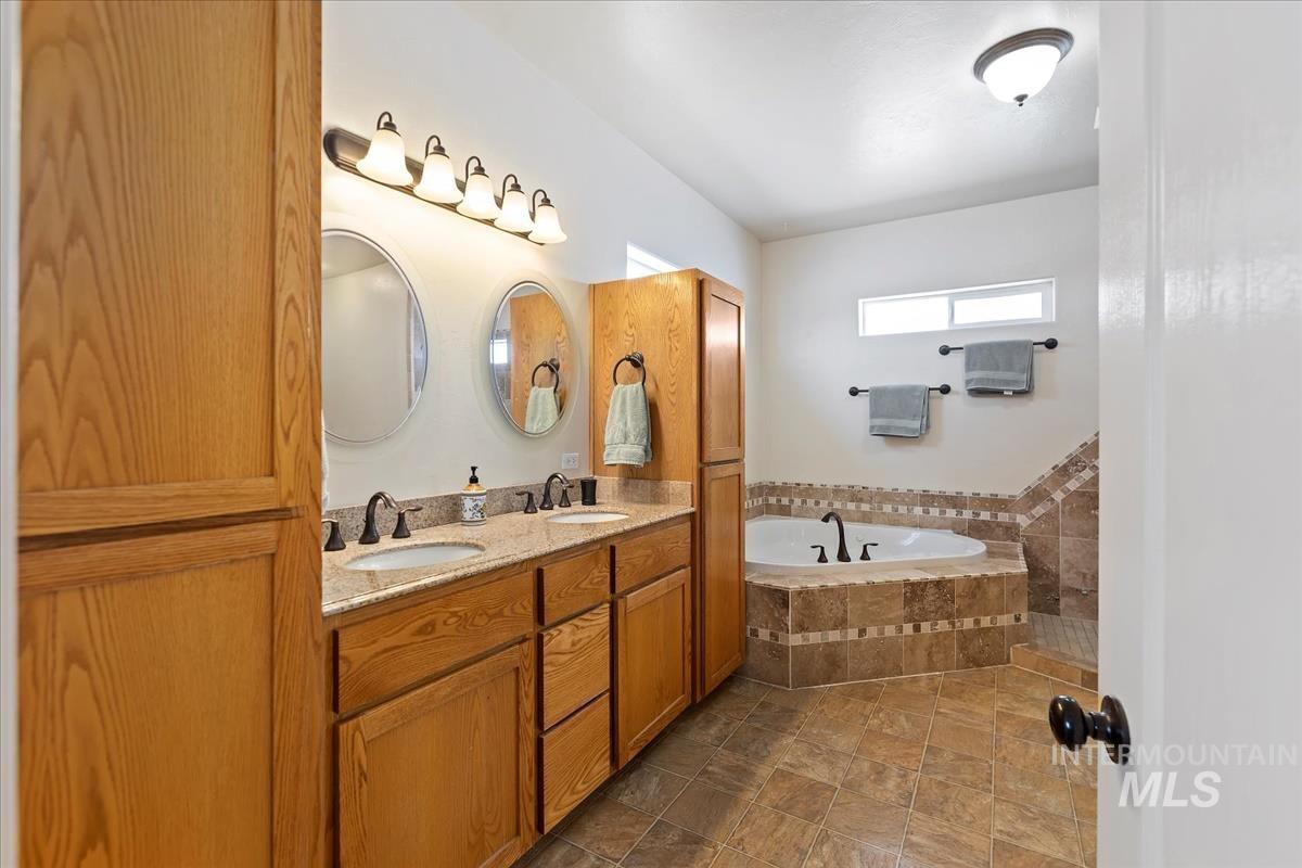 19416 Purple Sage, Caldwell, Idaho 83607-8754, 3 Bedrooms, 2 Bathrooms, Residential For Sale, Price $759,875,MLS 98898646
