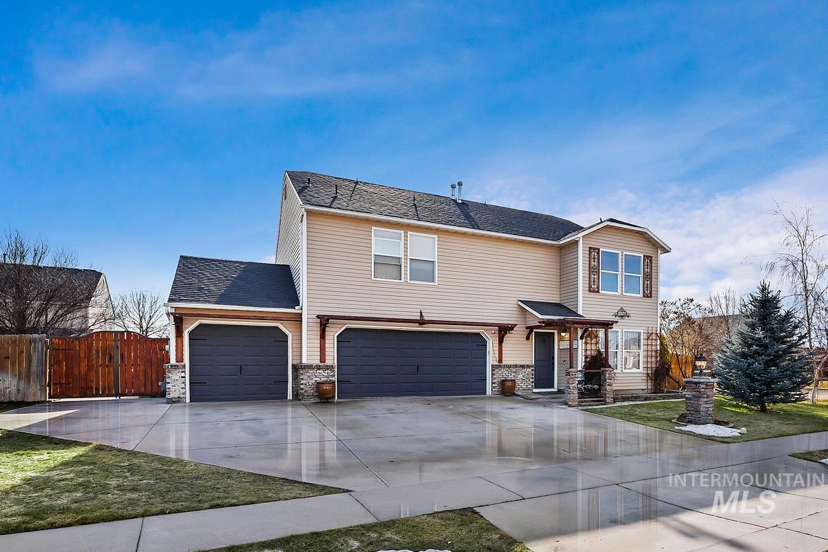 8207 E Shallon Dr, Nampa, Idaho 83687, 4 Bedrooms, 2.5 Bathrooms, Residential For Sale, Price $450,000,MLS 98898687