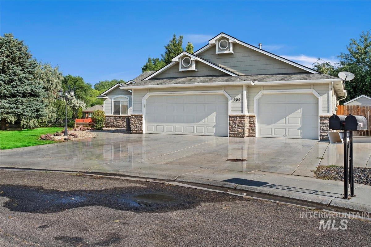 321 Creekside Pl, Nampa, Idaho 83686, 4 Bedrooms, 2 Bathrooms, Residential For Sale, Price $439,000,MLS 98898727