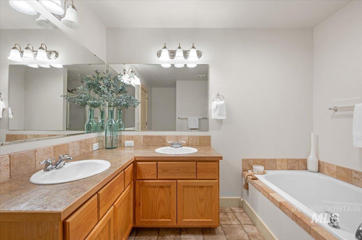 20118 Kremmwood Dr, Notus, Idaho 83656-7719, 4 Bedrooms, 2.5 Bathrooms, Residential For Sale, Price $399,900,MLS 98899541