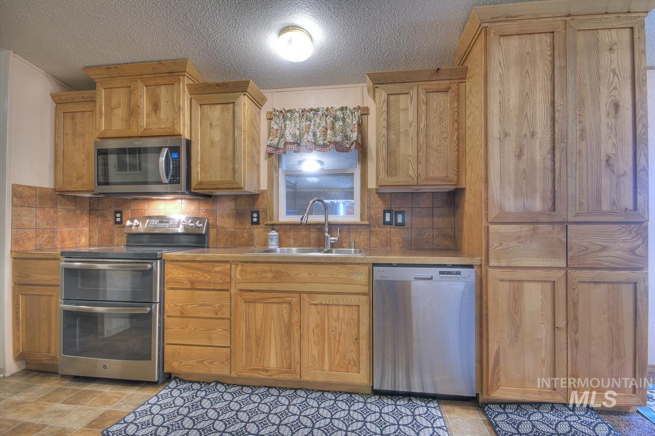 2625 Berglund Rd., Emmett, Idaho 83617, 3 Bedrooms, 2 Bathrooms, Residential For Sale, Price $839,900,MLS 98899600