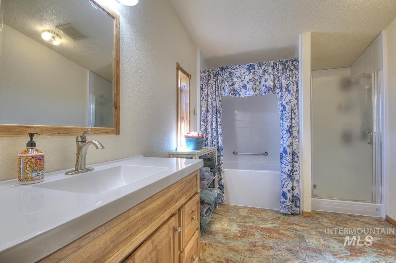 2625 Berglund Rd., Emmett, Idaho 83617, 3 Bedrooms, 2 Bathrooms, Residential For Sale, Price $839,900,MLS 98899600