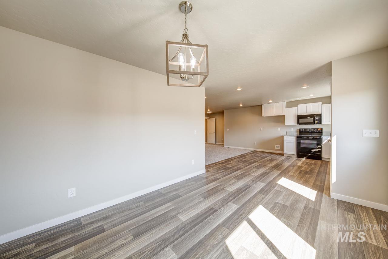 1841 Regency Way, Emmett, Idaho 83617, 3 Bedrooms, 2 Bathrooms, Residential For Sale, Price $399,300, 98899652
