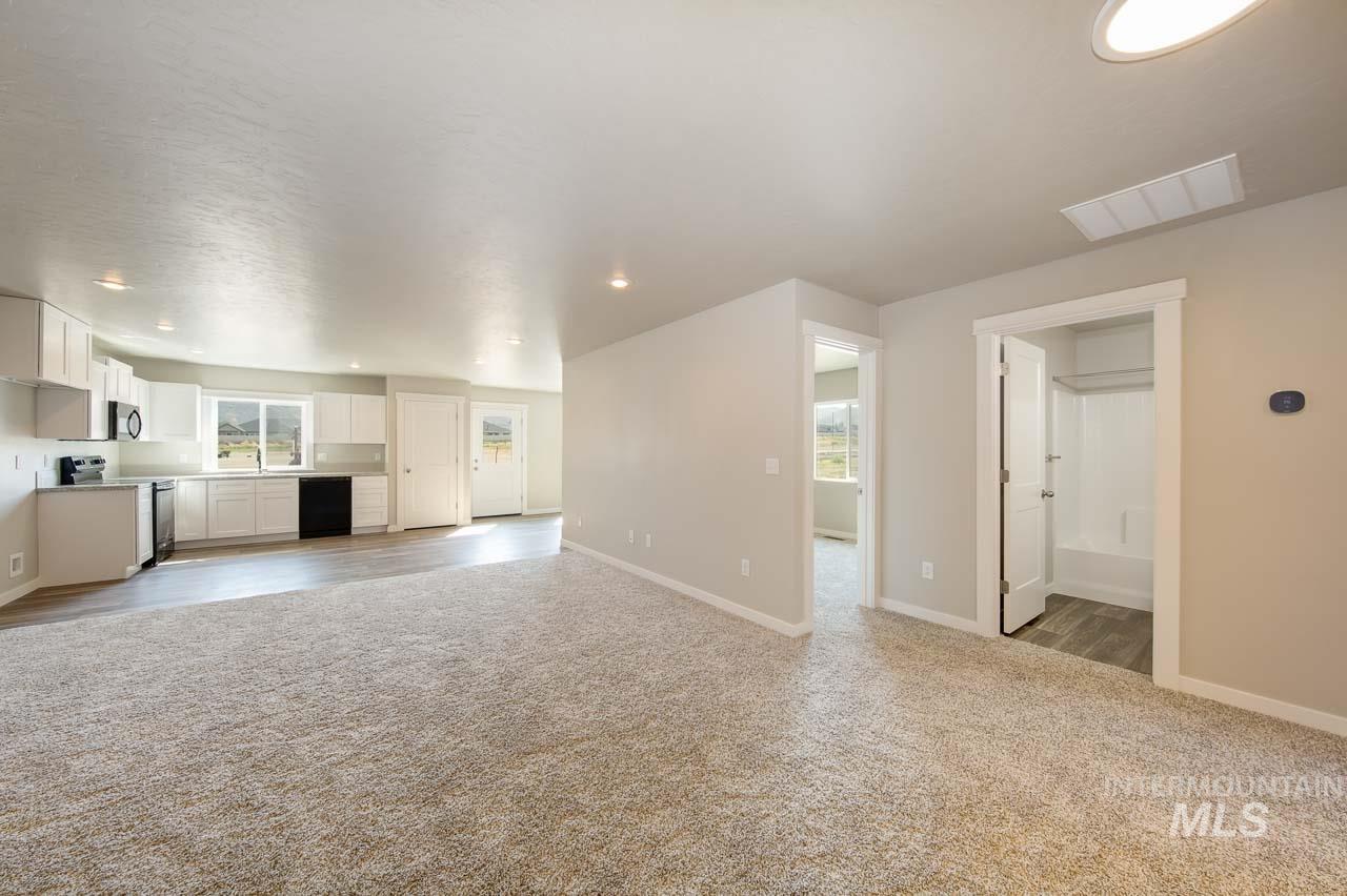 1841 Regency Way, Emmett, Idaho 83617, 3 Bedrooms, 2 Bathrooms, Residential For Sale, Price $399,300, 98899652