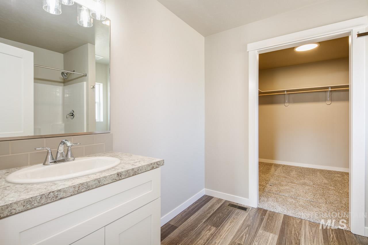 1841 Regency Way, Emmett, Idaho 83617, 3 Bedrooms, 2 Bathrooms, Residential For Sale, Price $399,300, 98899652