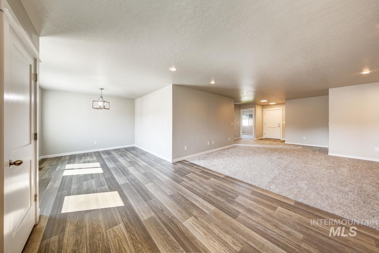 1841 Regency Way, Emmett, Idaho 83617, 3 Bedrooms, 2 Bathrooms, Residential For Sale, Price $399,300, 98899652