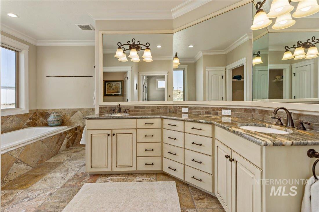 6445 Little Freezeout Rd, Caldwell, Idaho 83607, 3 Bedrooms, 3.5 Bathrooms, Farm & Ranch For Sale, Price $3,795,000, 98899675