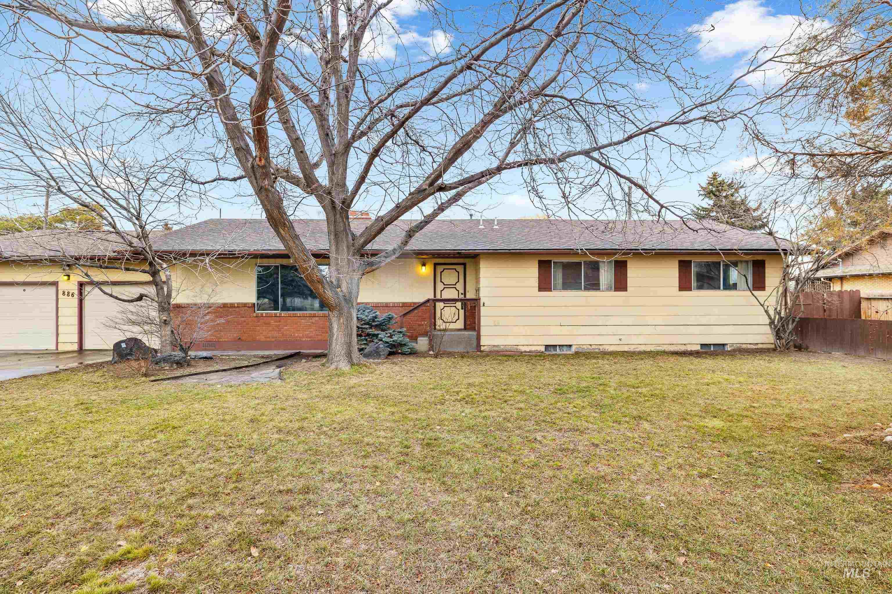 886 College Drive, Twin Falls, Idaho 83301, 3 Bedrooms, 2 Bathrooms, Residential For Sale, Price $360,000,MLS 98899971