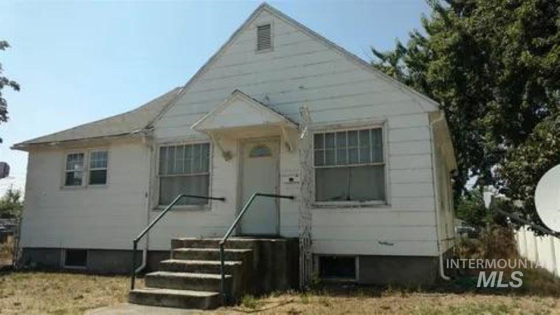 410 & 412 5th Street, Clarkston, Washington 99403, 3 Bedrooms, 1.5 Bathrooms, Residential Income For Sale, Price $290,000, 98900032