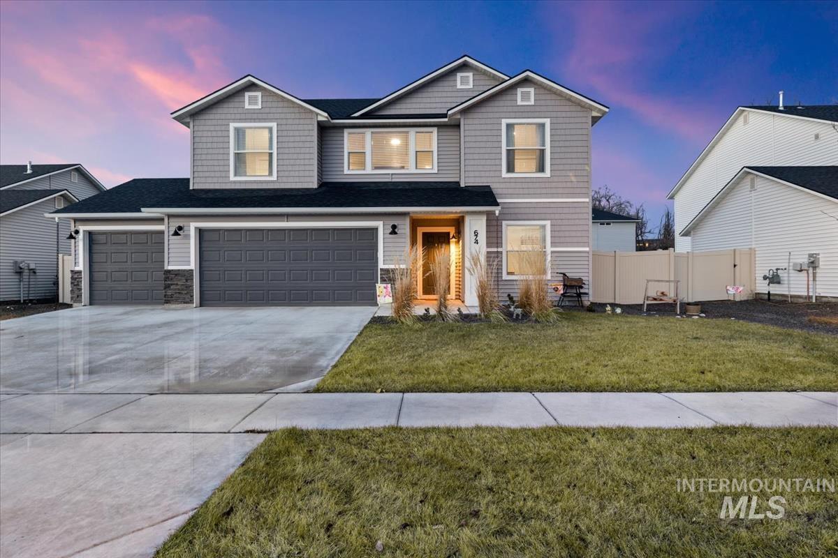 674 S Queens Dr., Nampa, Idaho 83687, 4 Bedrooms, 2.5 Bathrooms, Residential For Sale, Price $500,000,MLS 98900102
