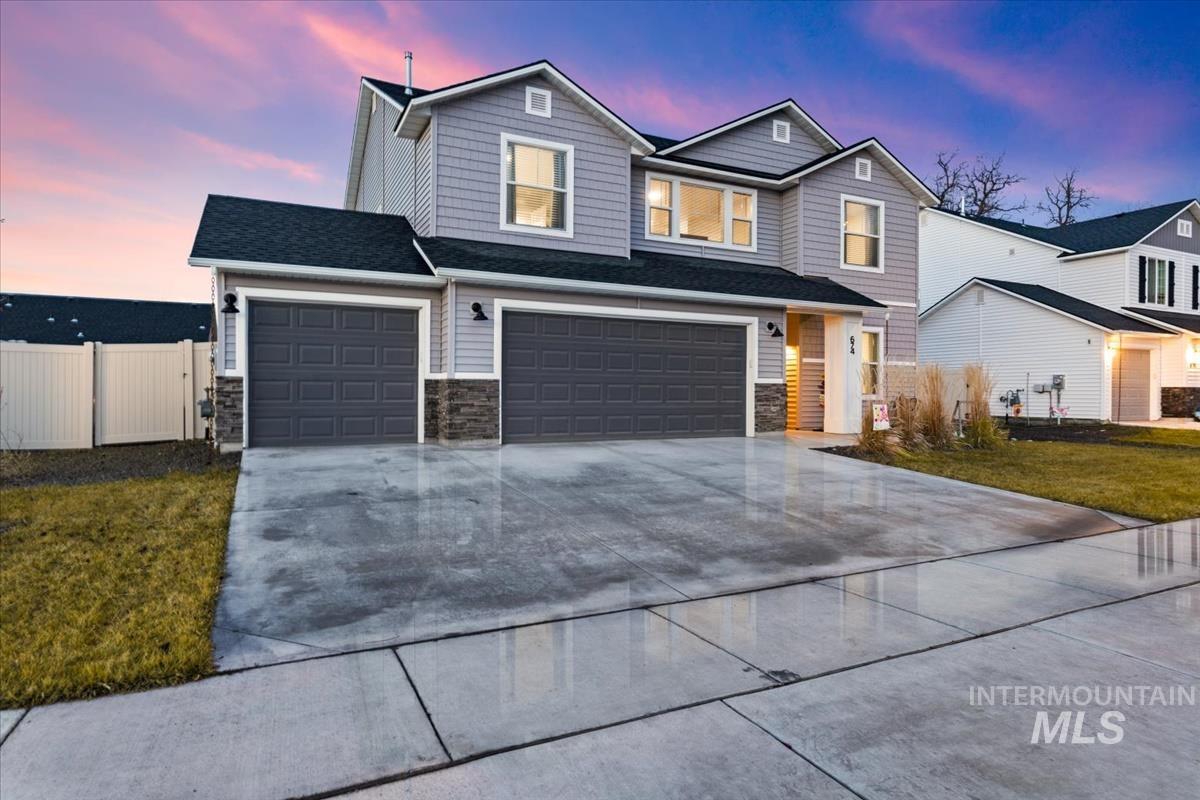674 S Queens Dr., Nampa, Idaho 83687, 4 Bedrooms, 2.5 Bathrooms, Residential For Sale, Price $500,000,MLS 98900102