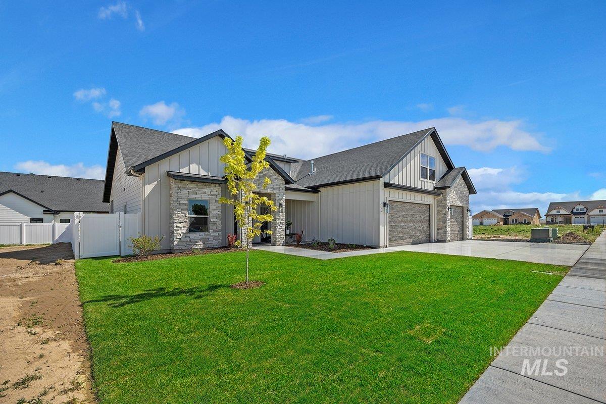 3129 Blue Moon Road, Twin Falls, Idaho 83301, 4 Bedrooms, 3 Bathrooms, Residential For Sale, Price $679,000,MLS 98900144
