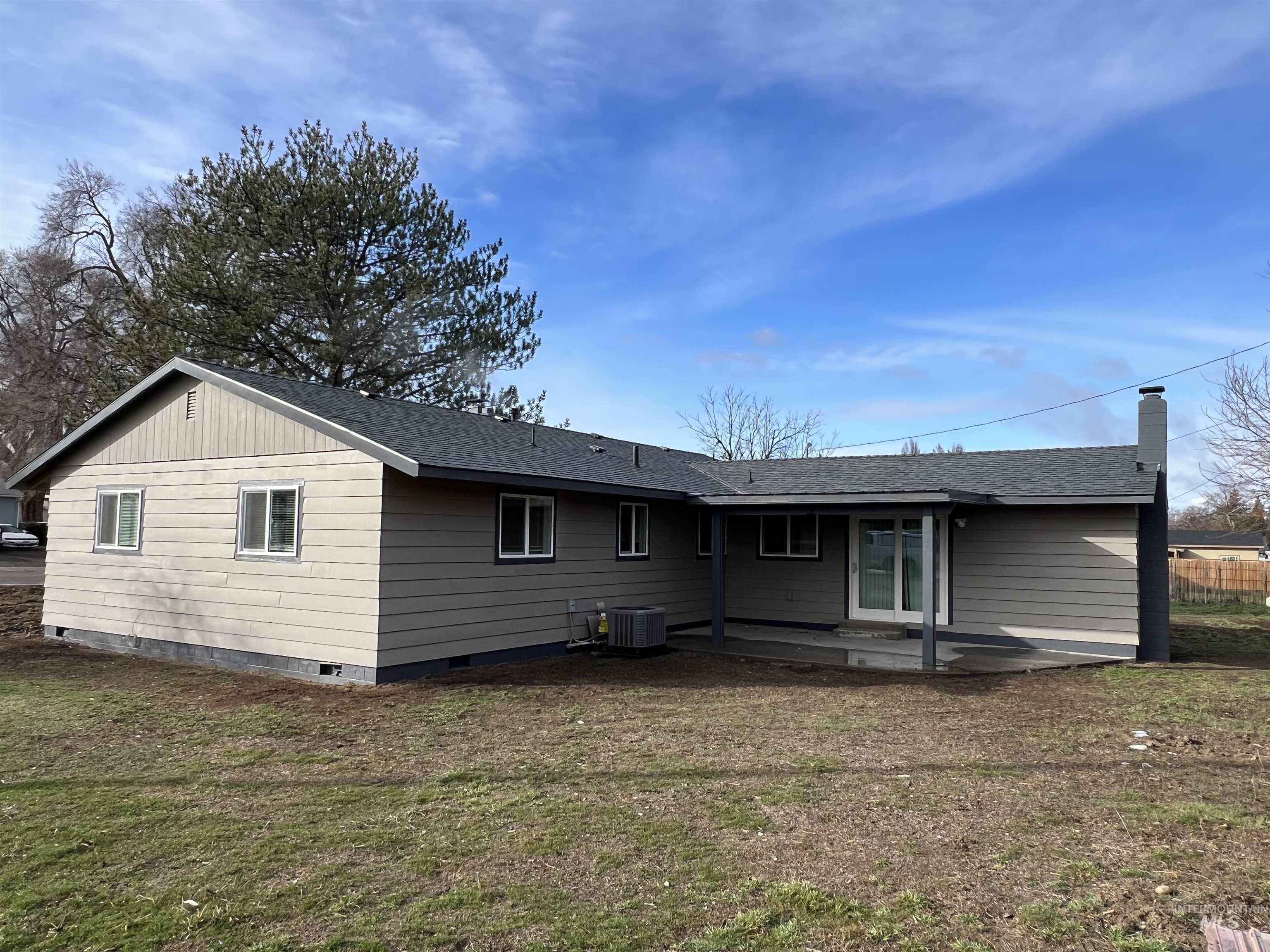 1425 W Idaho, Ontario, Oregon 97914, 4 Bedrooms, 2 Bathrooms, Residential For Sale, Price $366,000, 98900178