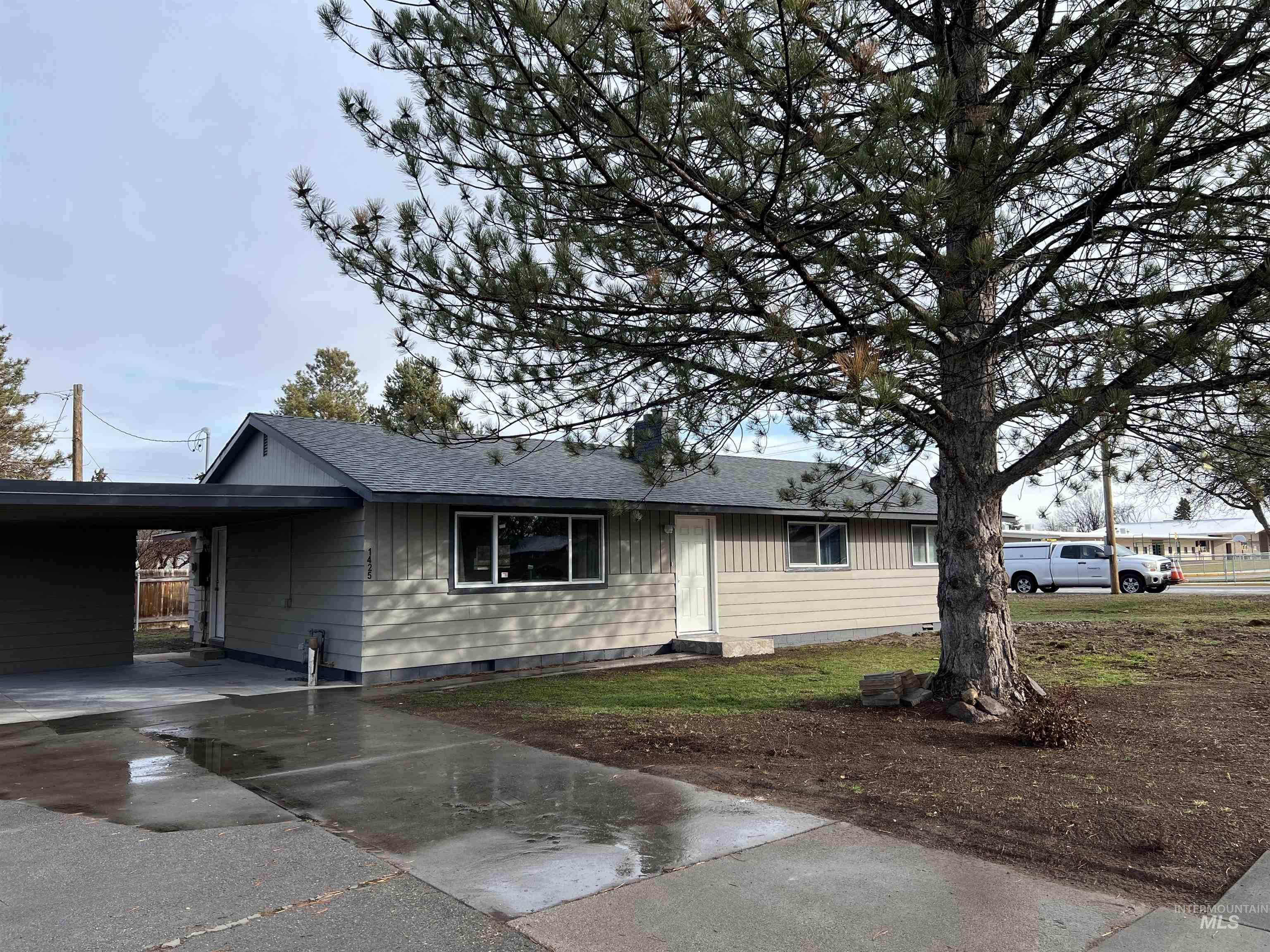 1425 W Idaho, Ontario, Oregon 97914, 4 Bedrooms, 2 Bathrooms, Residential For Sale, Price $366,000, 98900178