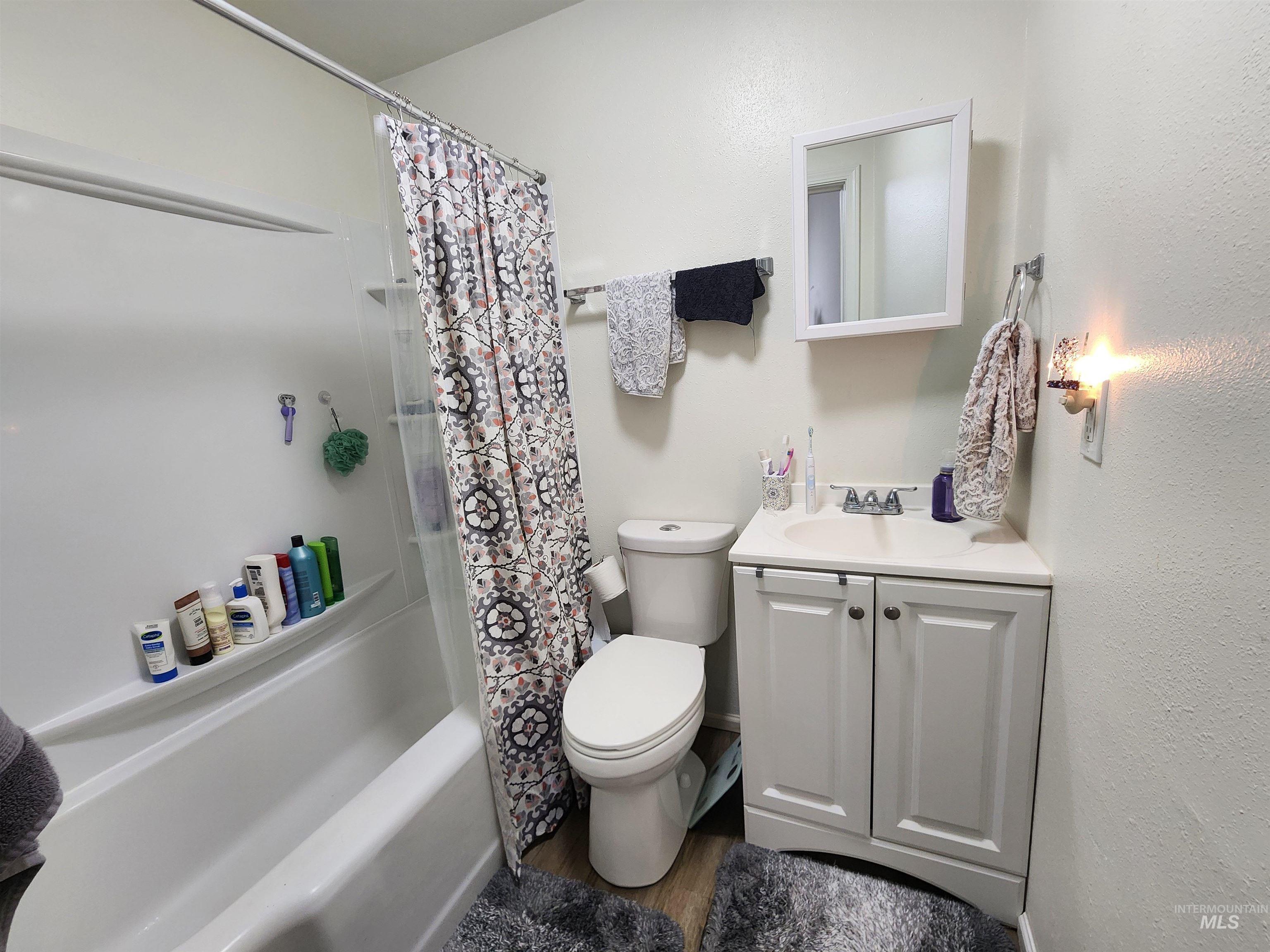 327 & 403 Adams Lane, Lewiston, Idaho 83501, 2 Bedrooms, 1 Bathroom, Residential Income For Sale, Price $305,000,MLS 98900363