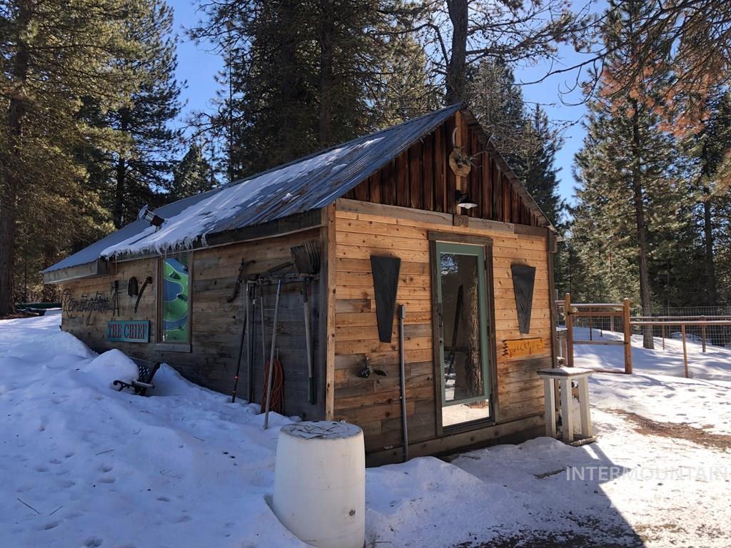 1911/13 Gold Dust Rd, Cascade, Idaho 83611, 3 Bedrooms, 2 Bathrooms, Residential For Sale, Price $529,000,MLS 98900797