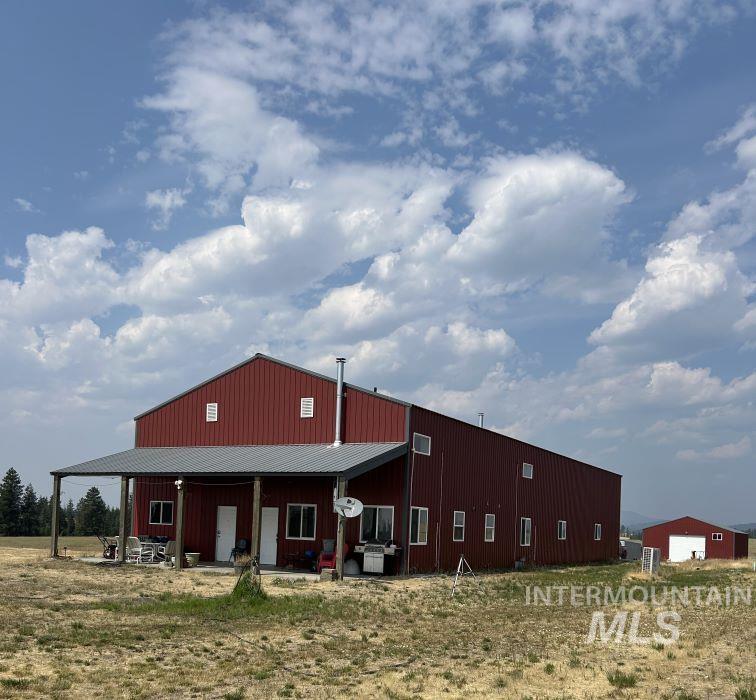 1401 E Road, Deary, Idaho 83823-9610, 3 Bedrooms, 2.5 Bathrooms, Farm & Ranch For Sale, Price $987,000, 98900944