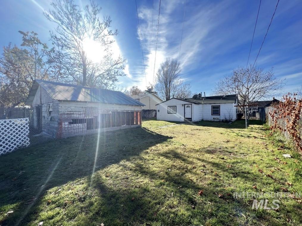 605 E Denver, Caldwell, Idaho 83605, 3 Bedrooms, 2 Bathrooms, Residential Income For Sale, Price $269,900,MLS 98901034