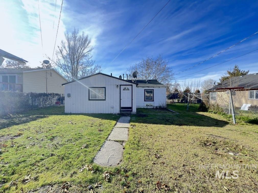 605 E Denver, Caldwell, Idaho 83605, 3 Bedrooms, 2 Bathrooms, Residential Income For Sale, Price $269,900,MLS 98901034