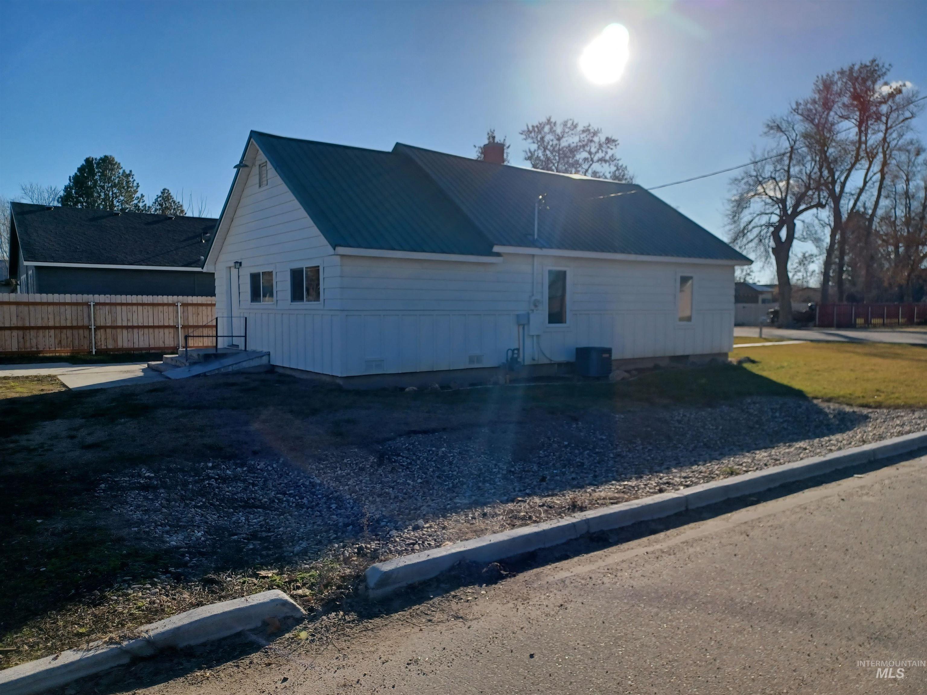 224 E Park Avenue, New Plymouth, Idaho 83655, 3 Bedrooms, 1 Bathroom, Residential For Sale, Price $279,000,MLS 98901190