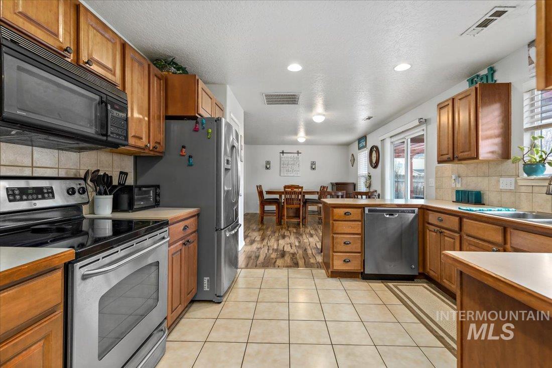 3407 Ridgepark st, Caldwell, Idaho 83605, 3 Bedrooms, 2.5 Bathrooms, Residential For Sale, Price $365,000,MLS 98901559