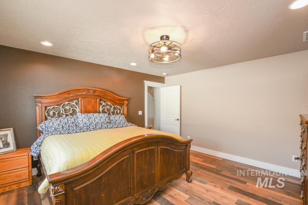 1105 Feltham Peak Way, Emmett, Idaho 83617, 3 Bedrooms, 3 Bathrooms, Residential For Sale, Price $445,000,MLS 98901721