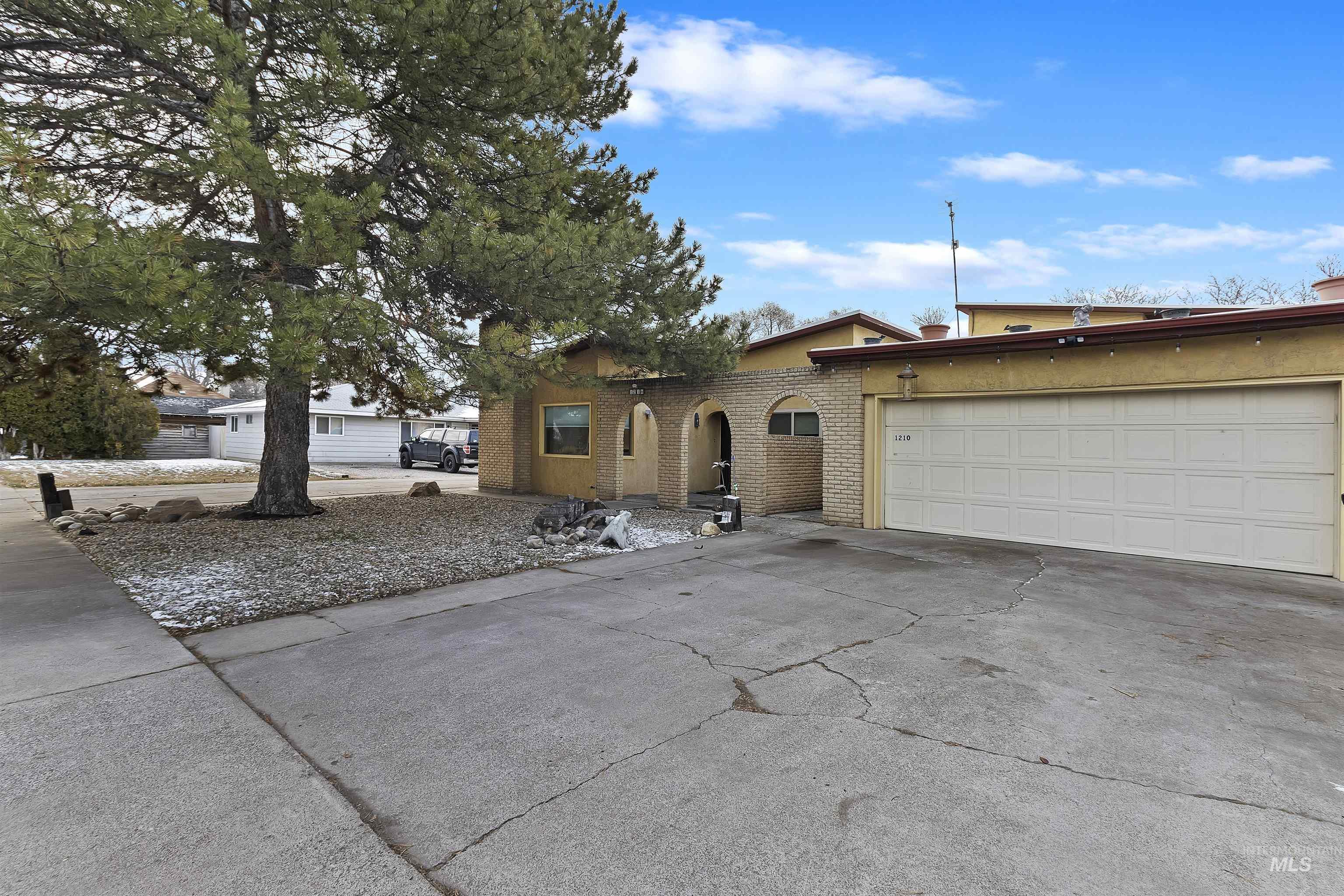 1210 E 11Th Ave, Twin Falls, Idaho 83301-6619, 3 Bedrooms, 2 Bathrooms, Residential Income For Sale, Price $959,900,MLS 98901793