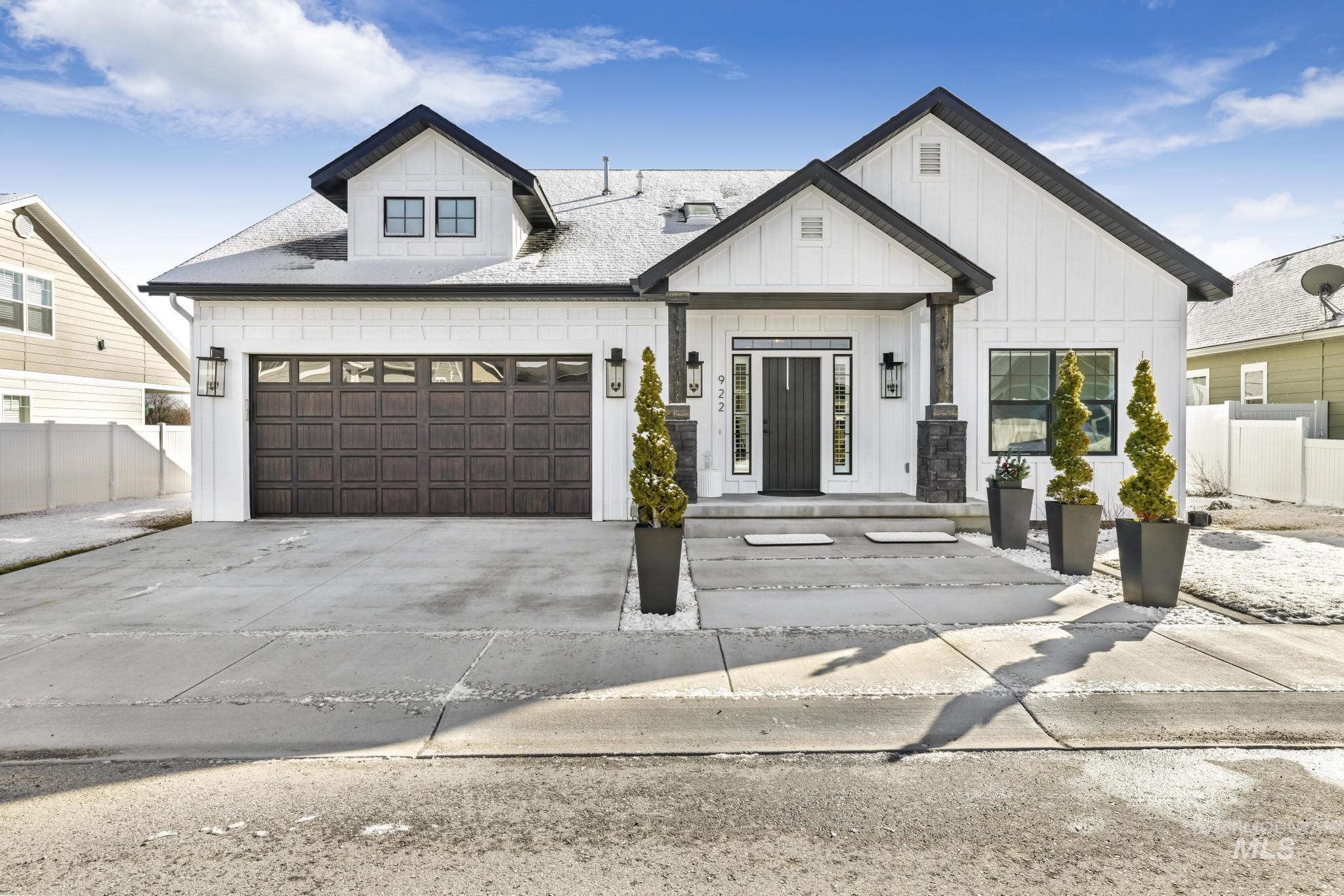 922 Victory Drive, Gooding, Idaho 83330, 6 Bedrooms, 4 Bathrooms, Residential For Sale, Price $589,990,MLS 98901837