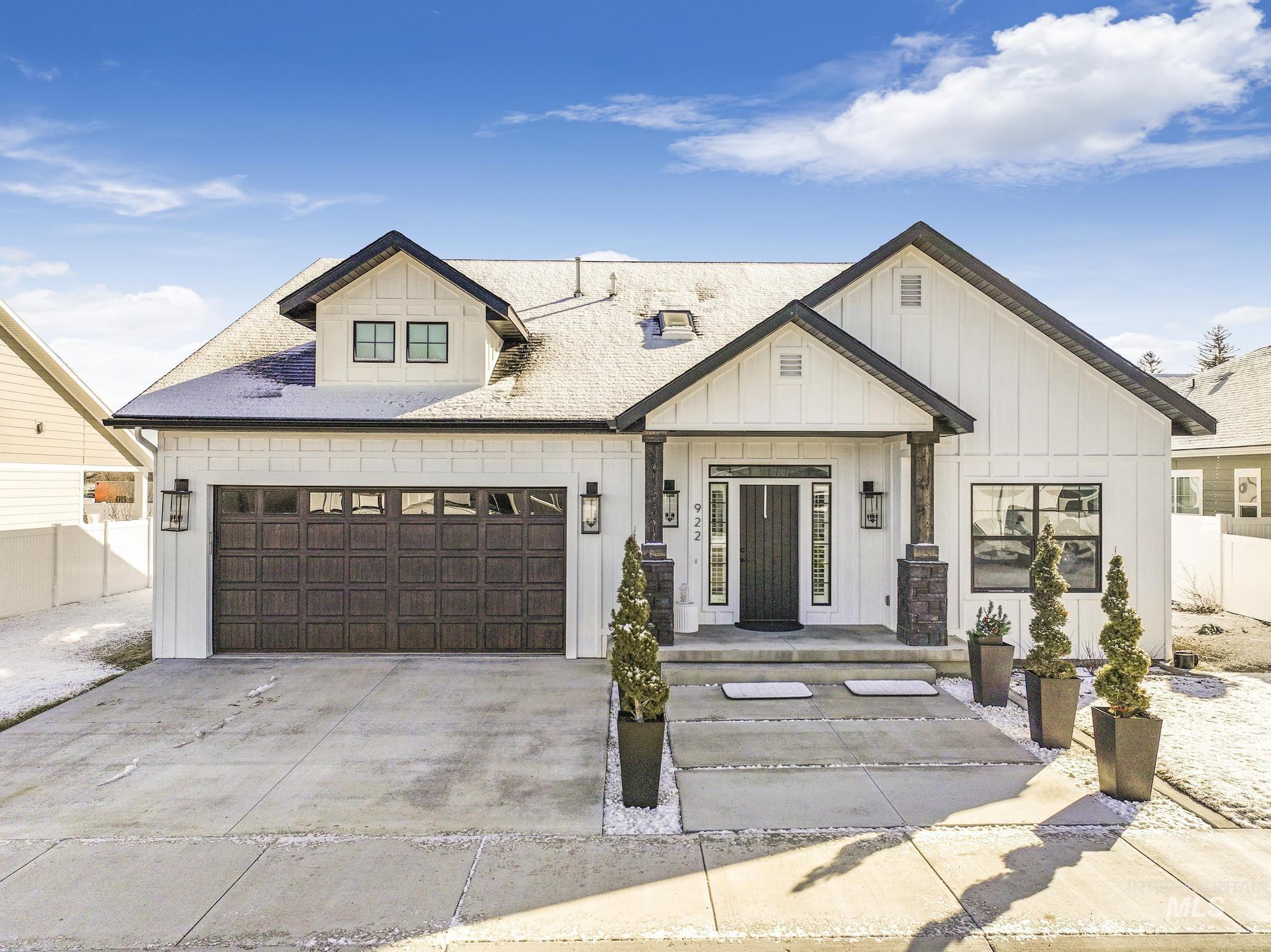922 Victory Drive, Gooding, Idaho 83330, 6 Bedrooms, 4 Bathrooms, Residential For Sale, Price $589,990,MLS 98901837