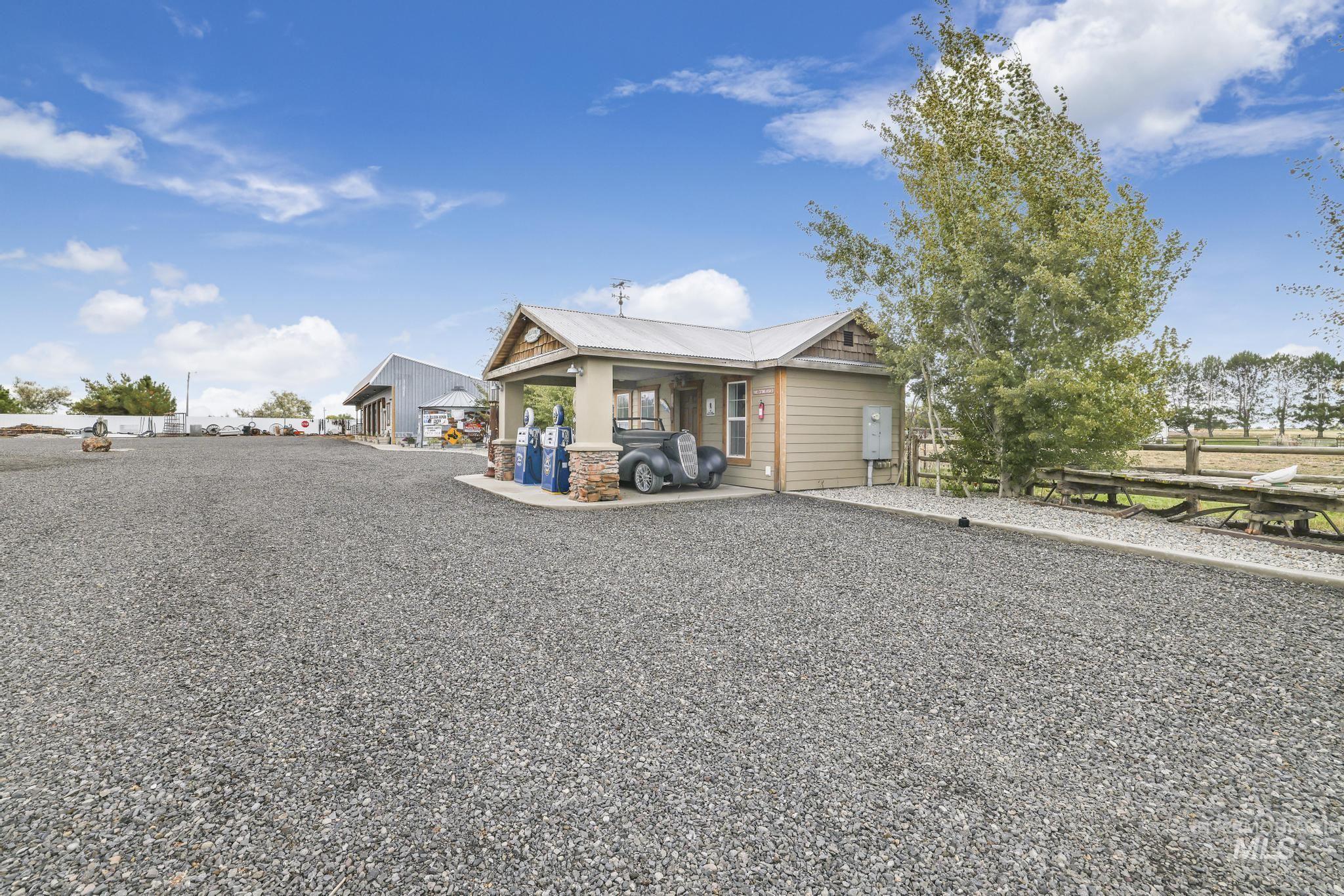 1844 S 2100 E, Gooding, Idaho 83330, 4 Bedrooms, 4.5 Bathrooms, Residential For Sale, Price $1,550,000,MLS 98901953