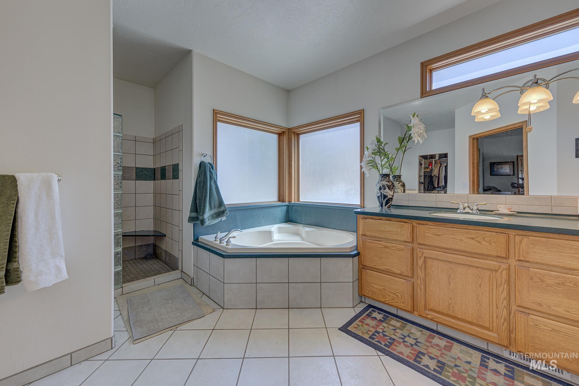 268 Grove rd, Ontario, Oregon 97914, 5 Bedrooms, 3.5 Bathrooms, Farm & Ranch For Sale, Price $1,150,000,MLS 98902017