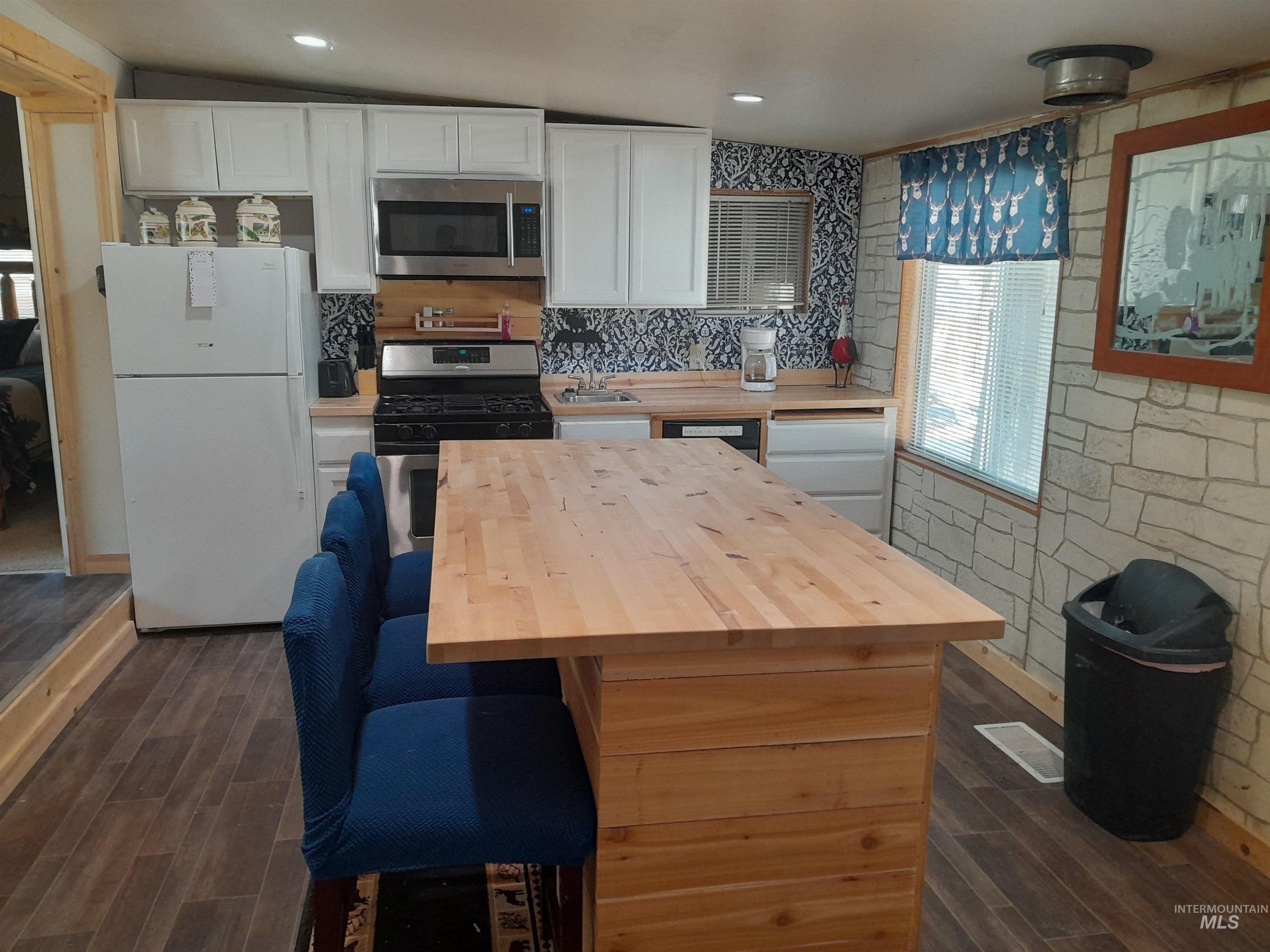 5 Lucky Cir, Garden Valley, Idaho 83622, 3 Bedrooms, 1 Bathroom, Residential For Sale, Price $210,000, 98902048