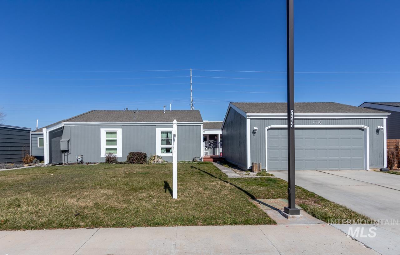 1116 W Crest Wood Dr, Meridian, Idaho 83642, 2 Bedrooms, 2 Bathrooms, Residential For Sale, Price $349,900,MLS 98902335