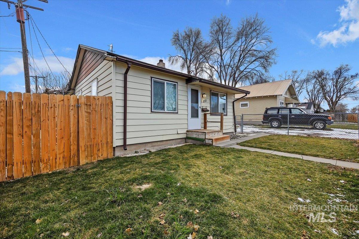 344/346 Ash Street, Twin Falls, Idaho 83301, 2 Bedrooms, 1 Bathroom, Residential Income For Sale, Price $304,000,MLS 98902338