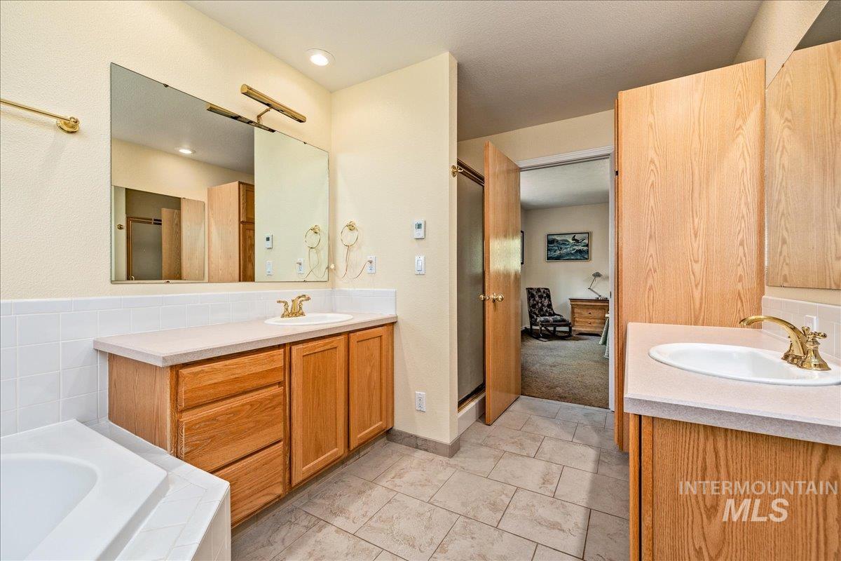 2522 N Park Ln, Eagle, Idaho 83616, 4 Bedrooms, 3 Bathrooms, Residential For Sale, Price $1,375,000,MLS 98902856